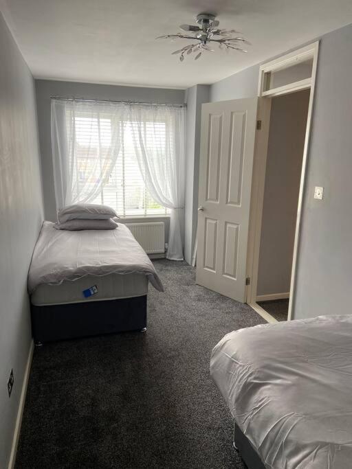 Garland Way 2 Bed House Sheffield Free Parking 5 Min From M1 Villa Mosborough Buitenkant foto