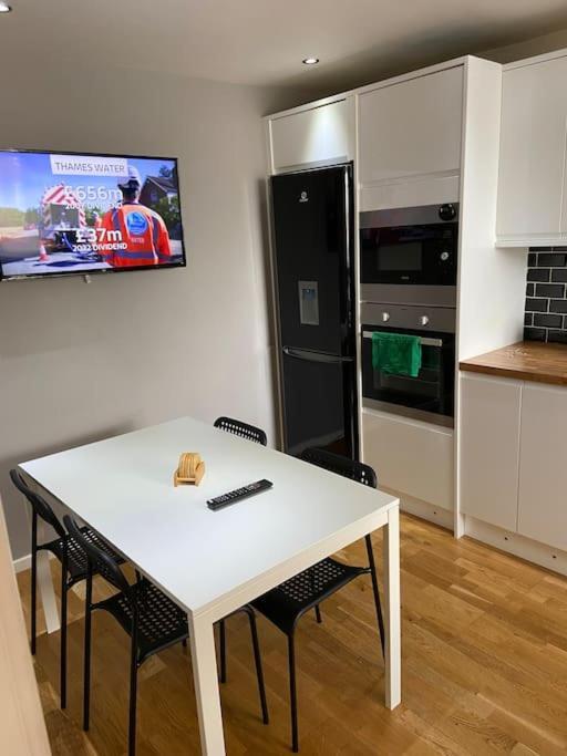 Garland Way 2 Bed House Sheffield Free Parking 5 Min From M1 Villa Mosborough Buitenkant foto