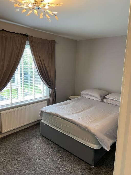 Garland Way 2 Bed House Sheffield Free Parking 5 Min From M1 Villa Mosborough Buitenkant foto
